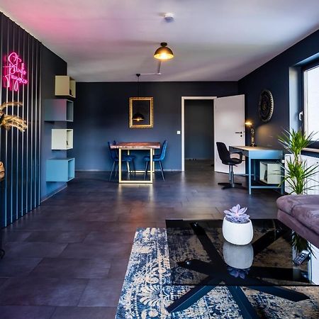 Studio Fayence - Emma, Netflix, Wifi, Workspace คาร์ลสรูเฮอ ภายนอก รูปภาพ