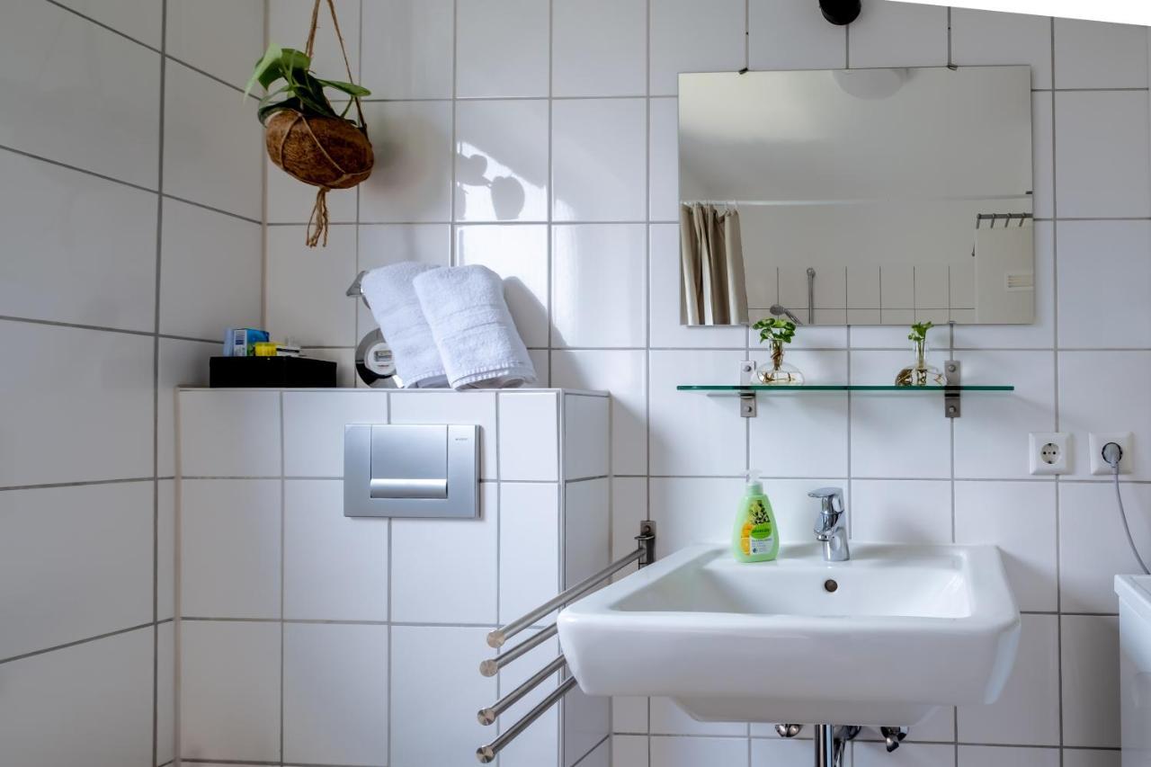 Studio Fayence - Emma, Netflix, Wifi, Workspace คาร์ลสรูเฮอ ภายนอก รูปภาพ